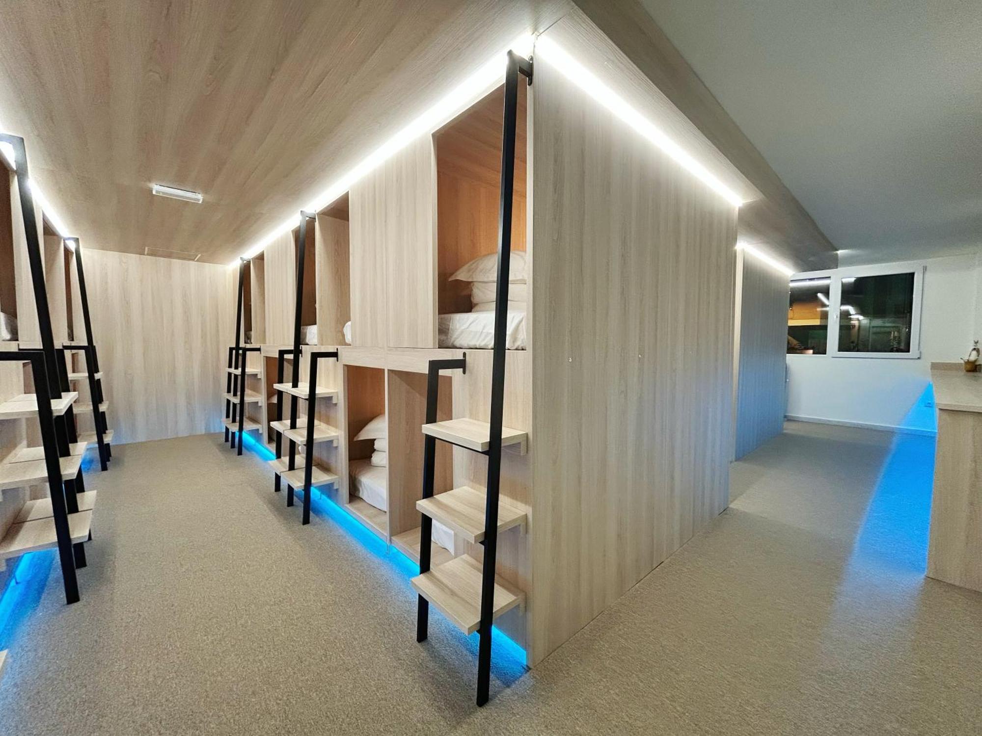 Unplan Hostel Madrid Exterior photo