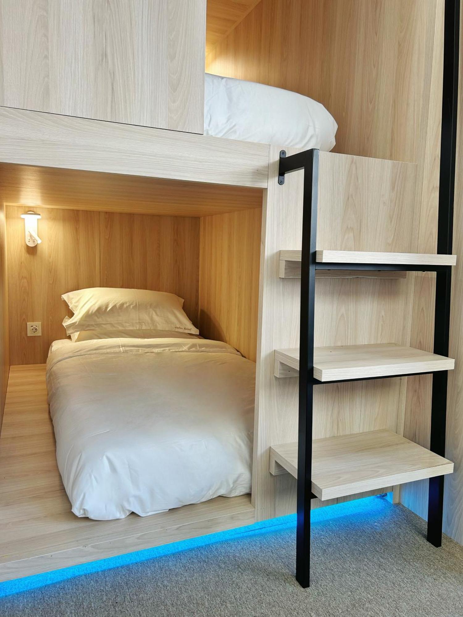 Unplan Hostel Madrid Exterior photo