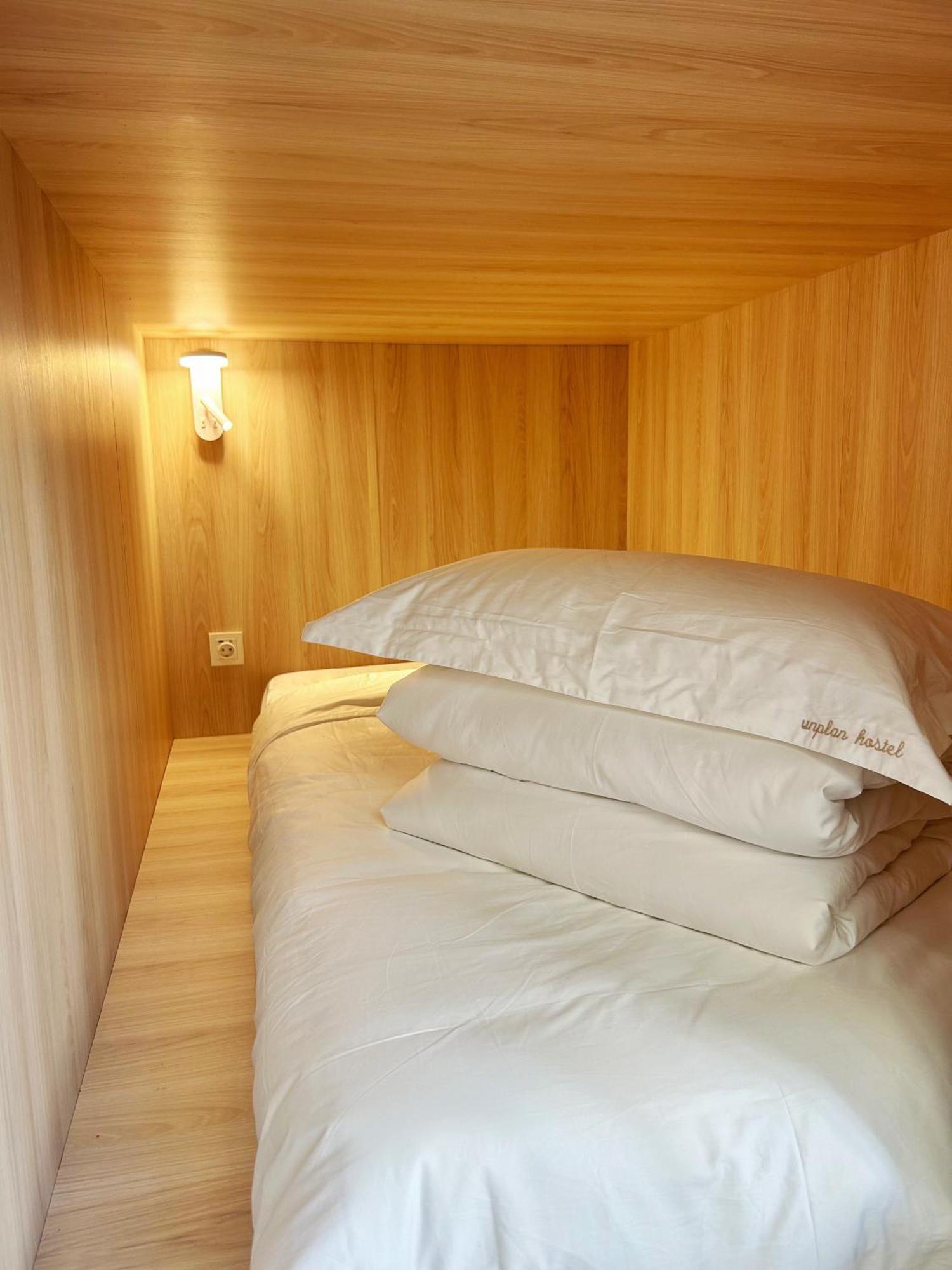 Unplan Hostel Madrid Exterior photo