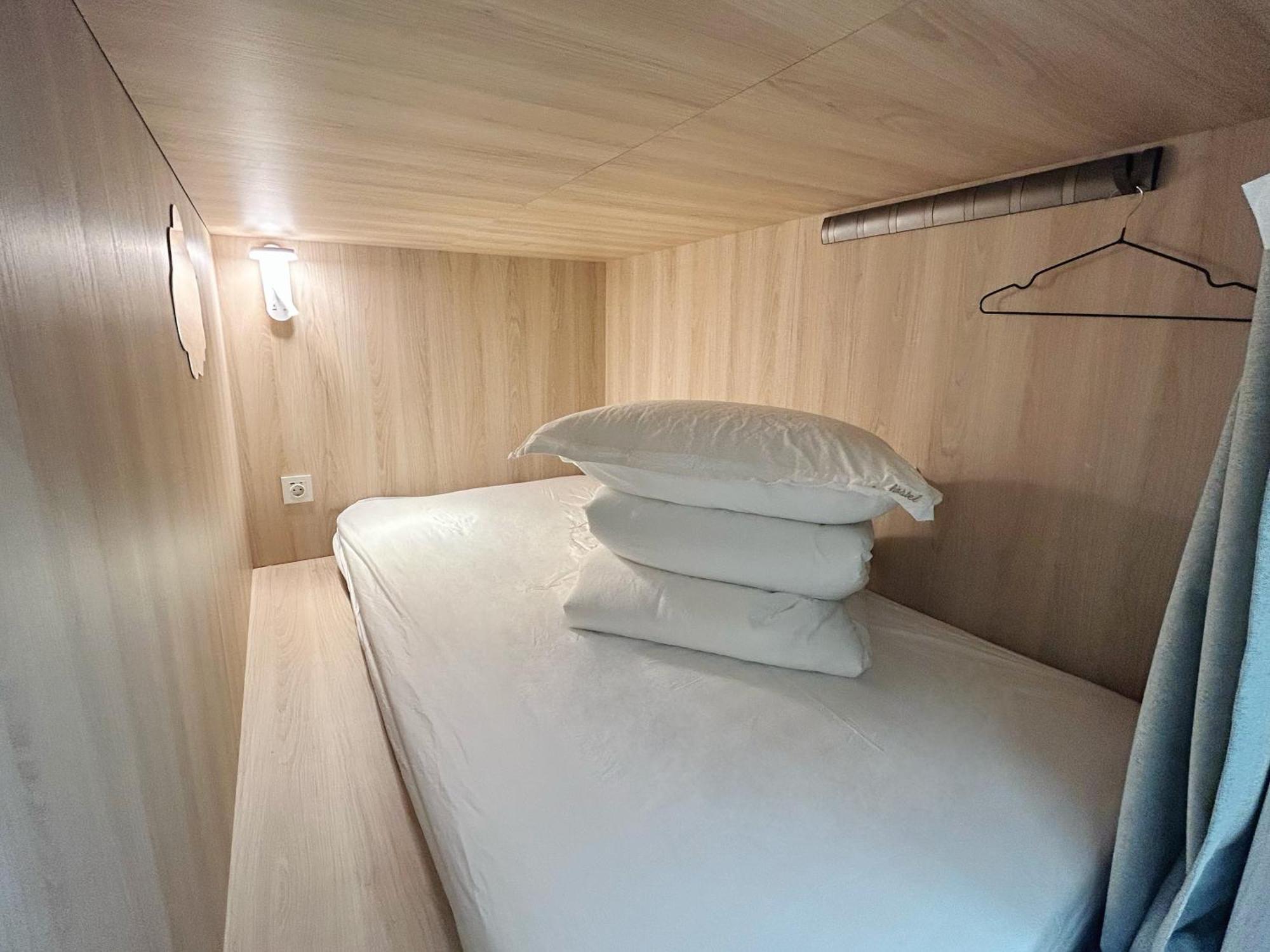 Unplan Hostel Madrid Exterior photo