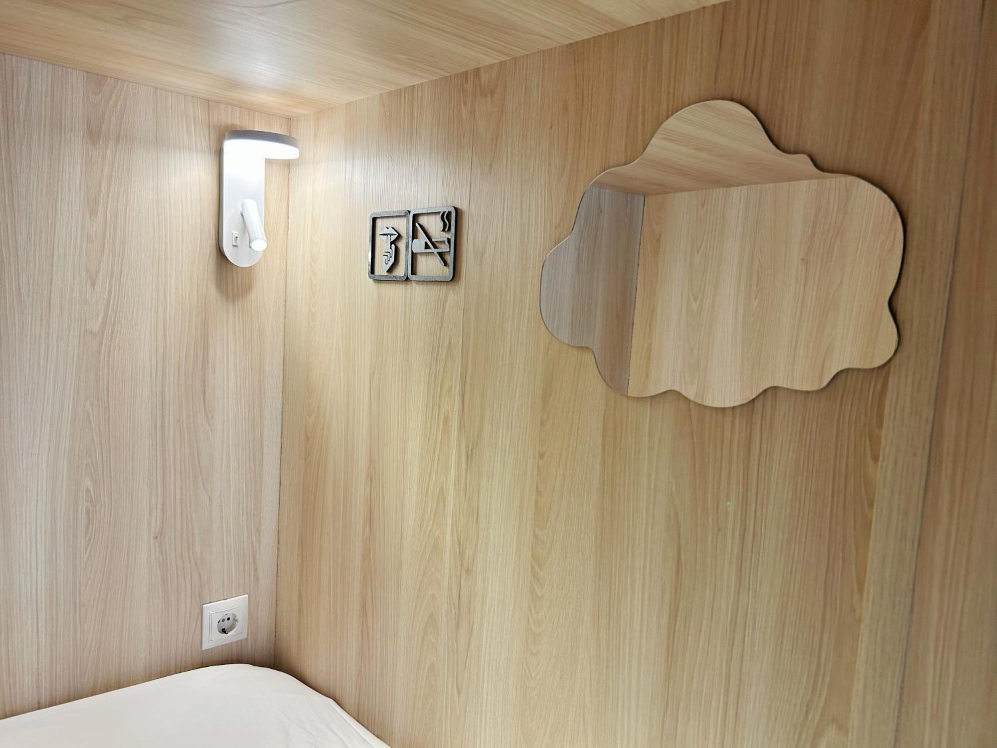 Unplan Hostel Madrid Exterior photo