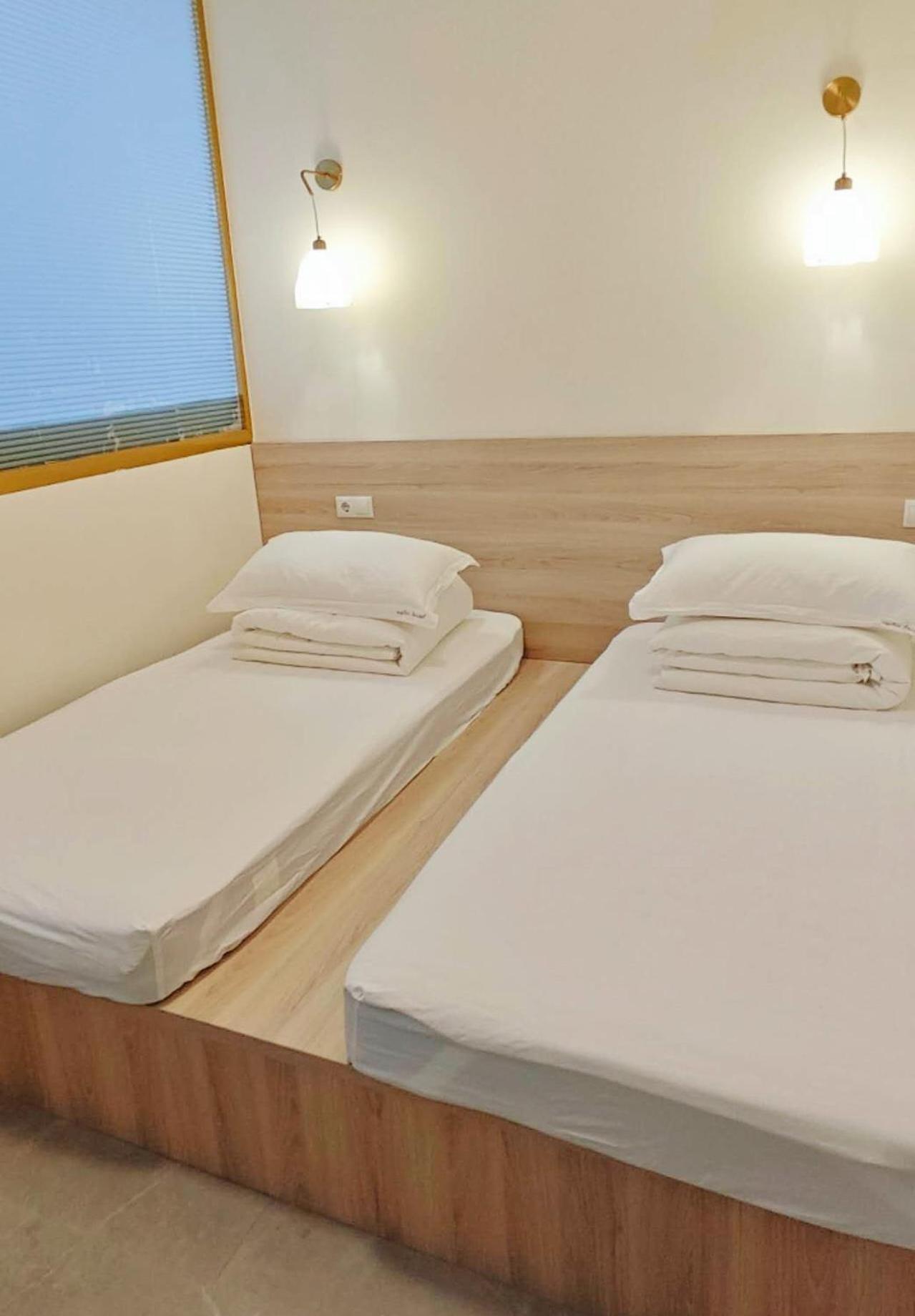 Unplan Hostel Madrid Exterior photo