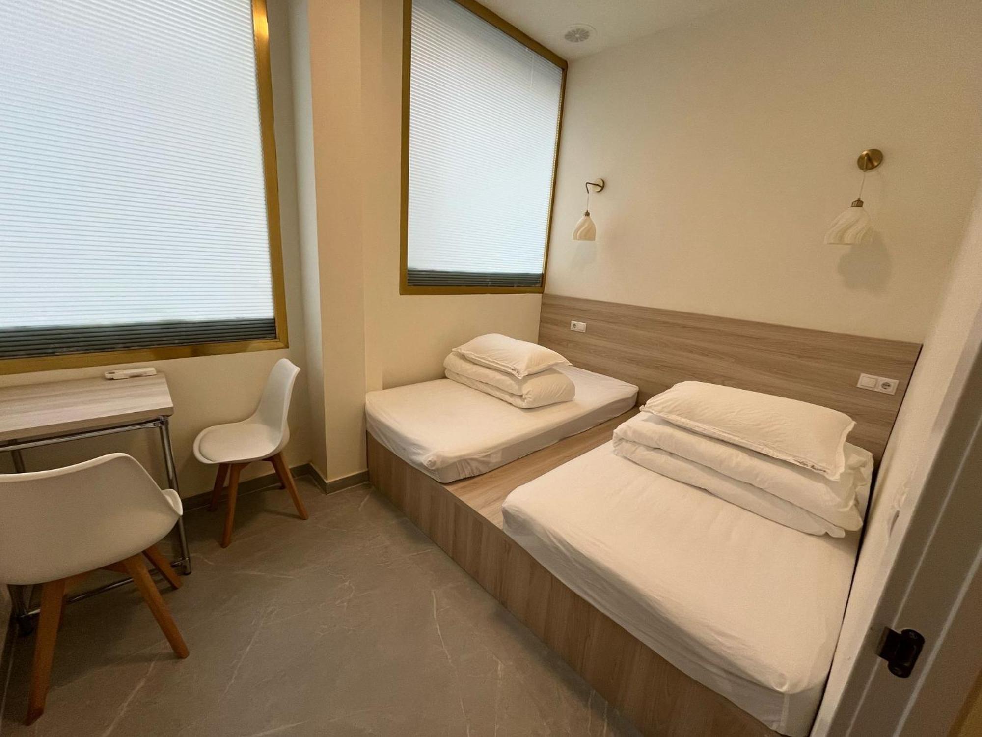 Unplan Hostel Madrid Exterior photo